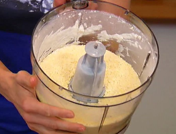 Быстрый пирог с апельсиновым джемом, орехами и амаретти 