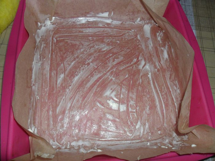 Пирог с изюмом и арахисом