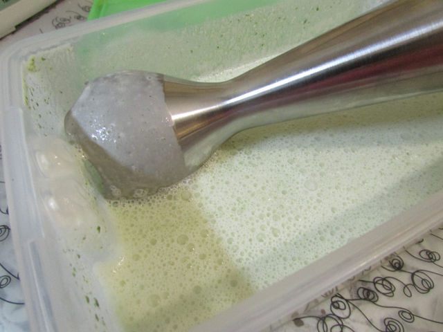 Мятное мороженое с кусочками шоколада