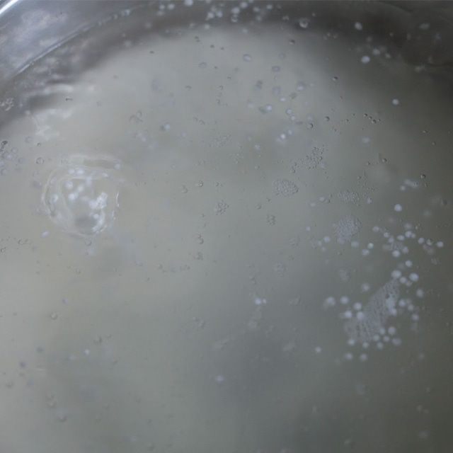 Тапиока с соусом из маракуйи