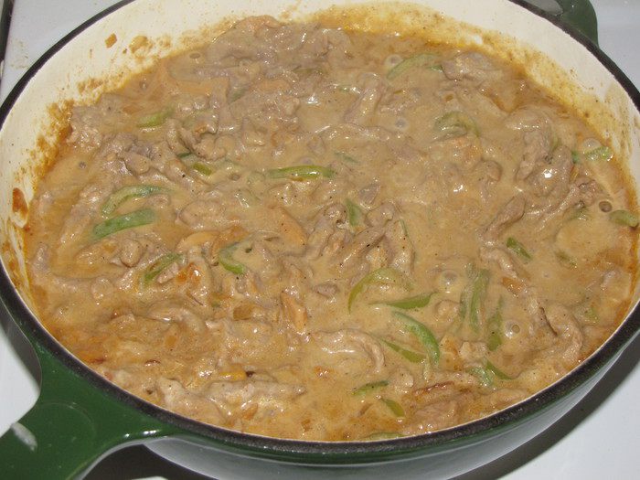 Бефстроганов с грибами и сладким перцем