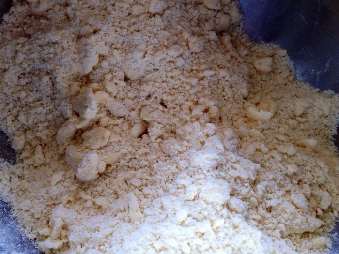 Галета с яйцом, сыром и луком