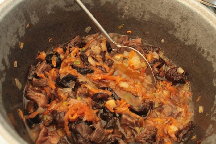 Рис с капустой и сушеными грибами