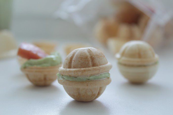 Тарталетки с авокадо и рыбой