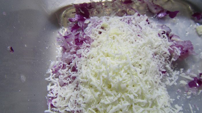 Гамбургер из говядины с чипсами из сладкого картофеля