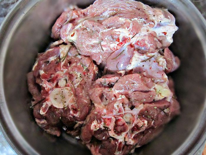 Шейка барашка, запеченная в рукаве с овощами