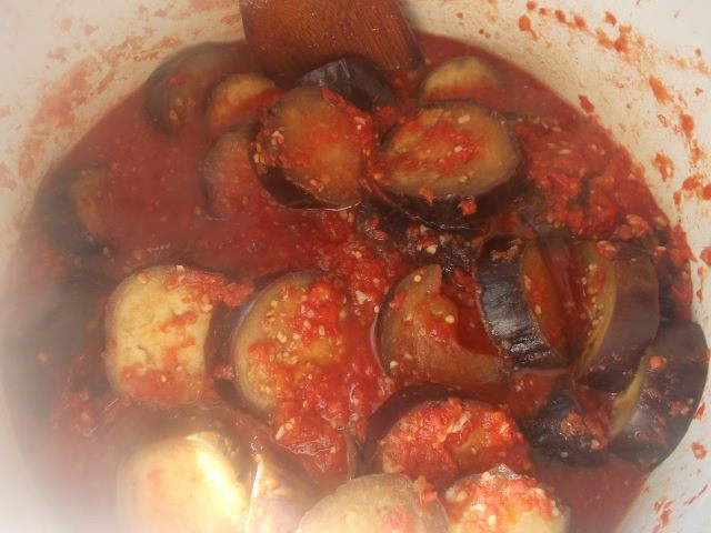 Баклажаны в томате с чесноком