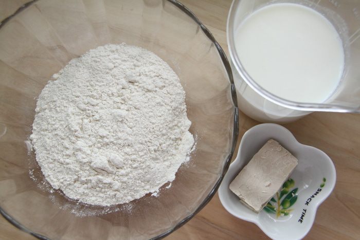 Плетеный хлеб с ягодами годжи