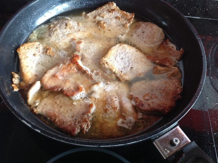 Свинина с соусом из черной смородины