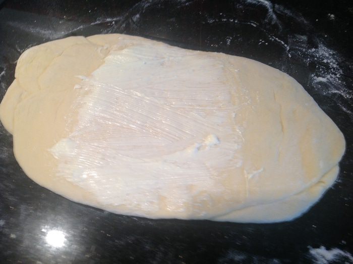 Слойки с щавелем, сыром и яйцом