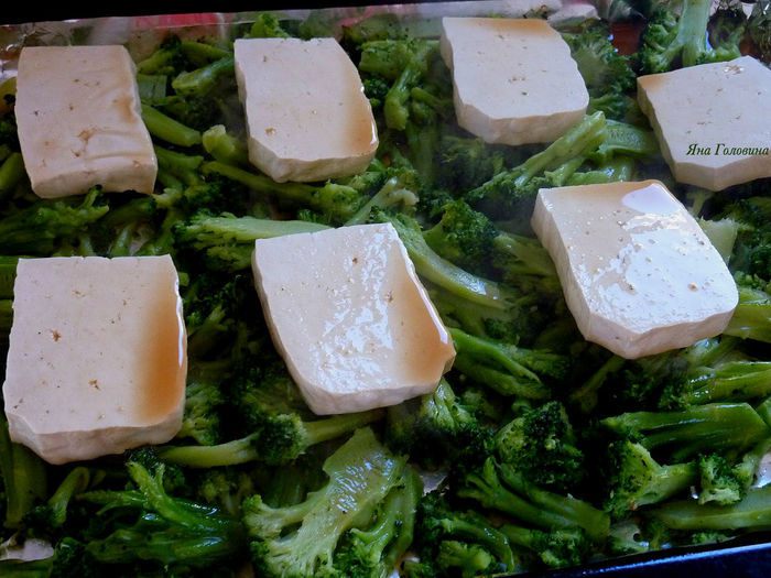 Жареный Тофу в сое и кленовом сиропе с брокколи 
