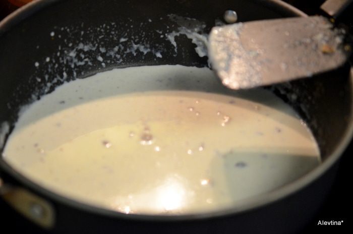 Свиные котлеты со сливочным соусом и беконом