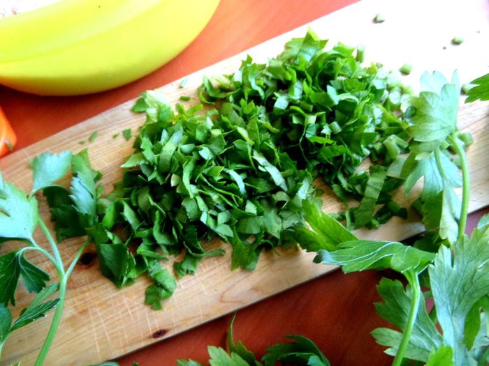 Баварские колбаски с итальянской пастой под сырным штрейзелем