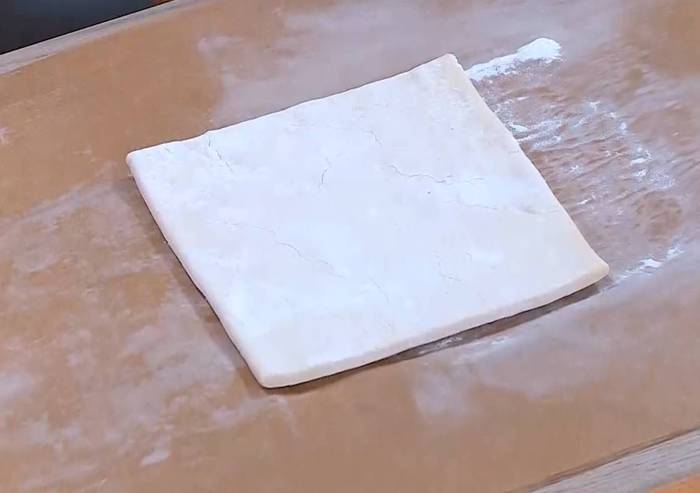 Быстрый штрудель с финиками и орехами 