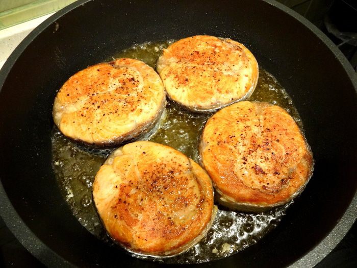 Медальоны из лосося с креветками