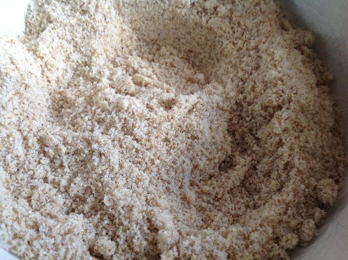 Миндальные пирамидки с малиной