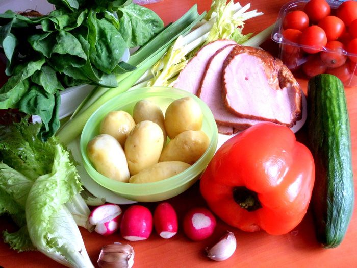 Салат с молодой картошкой и ветчиной