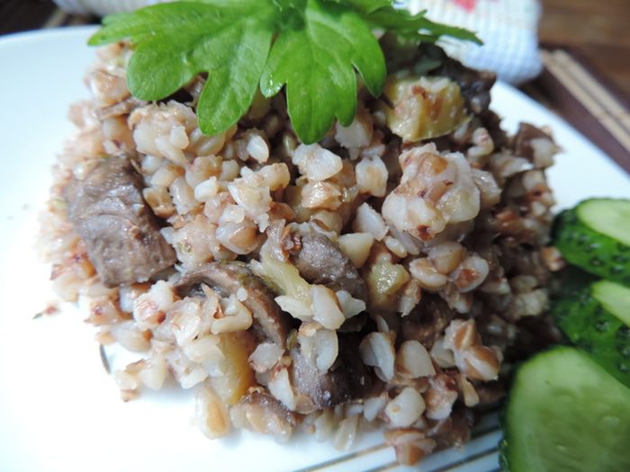 Гречка с грибами и кабачками