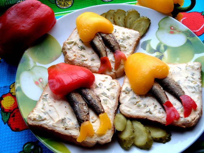 Рыбные &amp;quot;ножки&amp;quot; под юбочкой из перцев