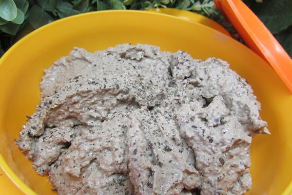 Печеночные шарики с жареным луком в фисташках