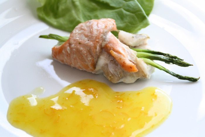 Дуэт из двух видов рыб со спаржей