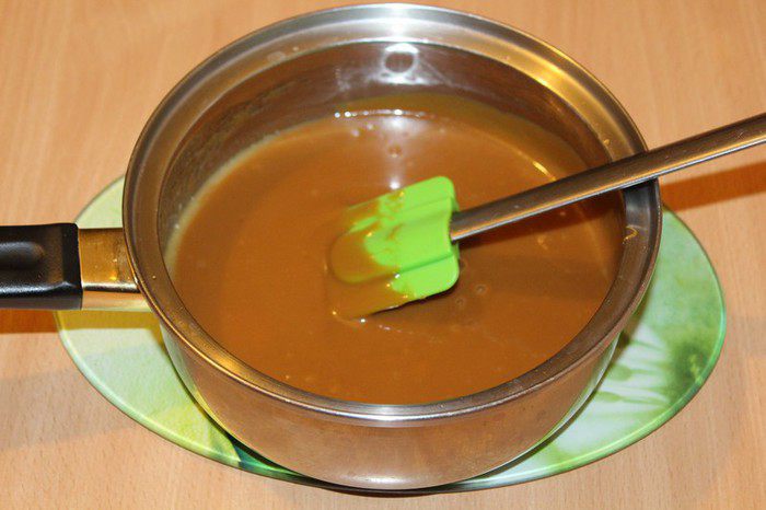 Карамельный кекс с  глазурью