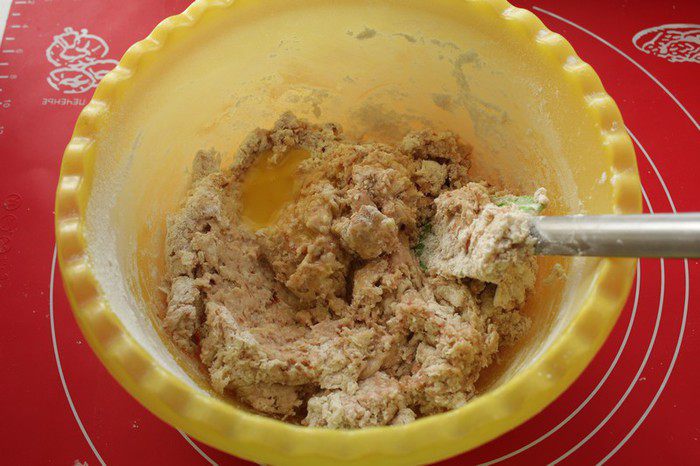 Гугельхопф с джемом, миндалем и клюквой