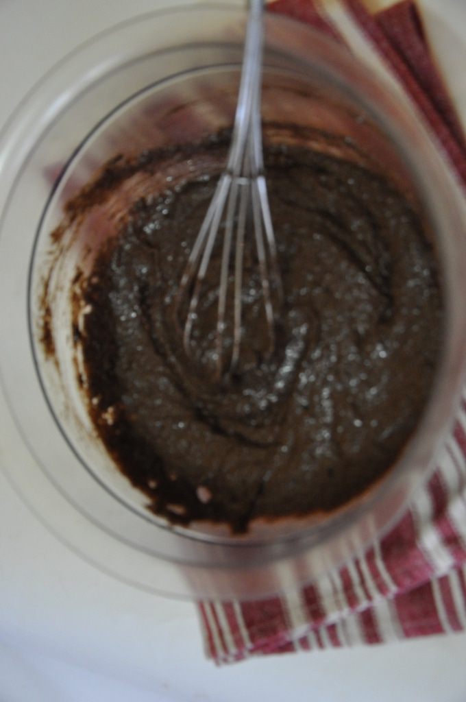 Черемуховый пирог с миндалем и грецкими орехами