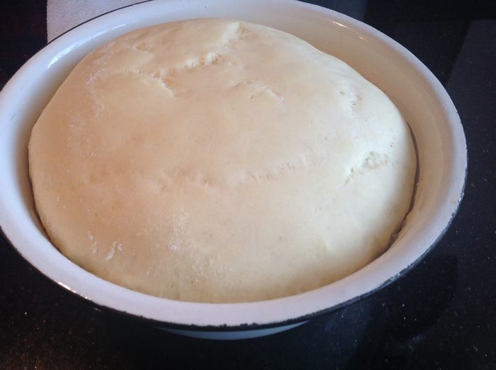 Слойки с щавелем, сыром и яйцом