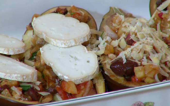Фаршированные баклажаны с пармезаном и козьим сыром