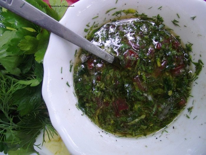 Люля-Кебаб с маринованным луком и соусом