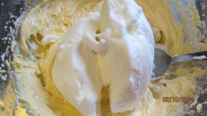 Яблочная запеканка с изюмом и миндалем