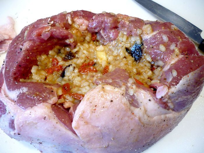 Бедрышко ягненка, фаршированное барбарисом и черносливом