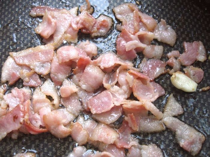  Спагетти с базиликом, шпинатом и беконом