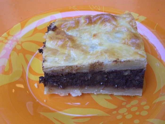 Пирог с шоколадно-ореховой начинкой