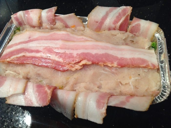 Террин из трески в беконе