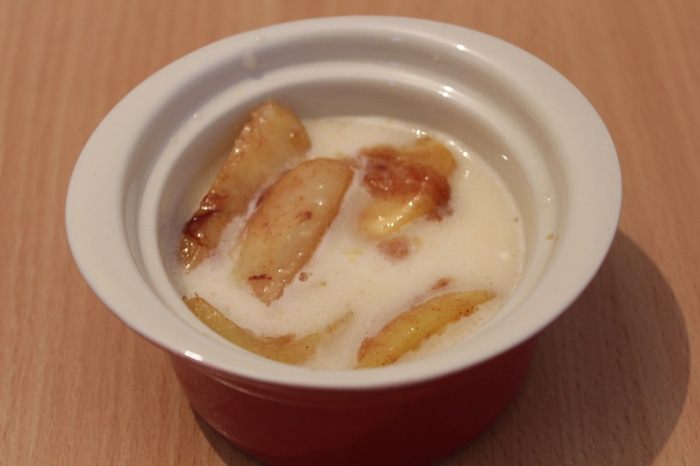 Яблочный пирог с пудинговым кремом