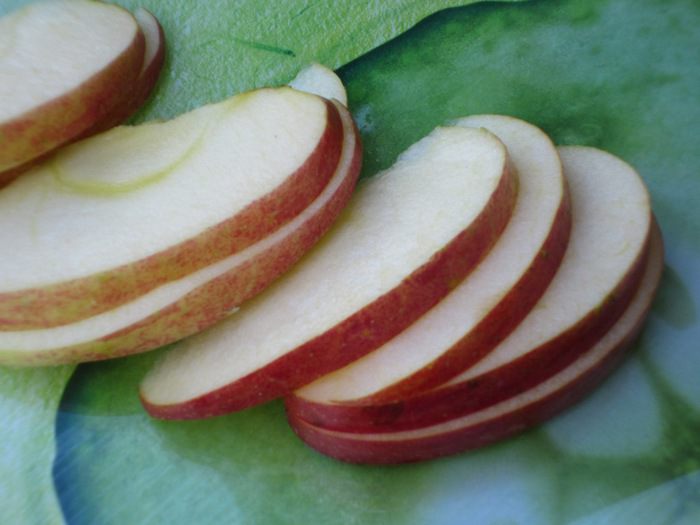 Салат с яблоками и грецкими орехами