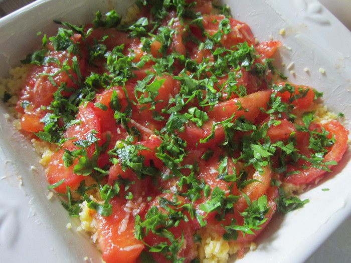 Запеканка кукурузная с помидорами и моцареллой