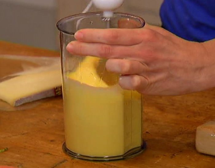 Киш с семгой и шпинатом