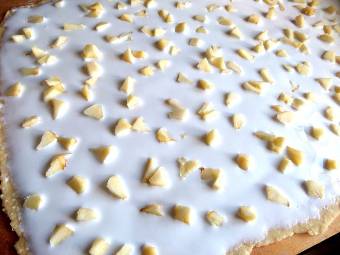 Творожный рулет с безейной прослойкой