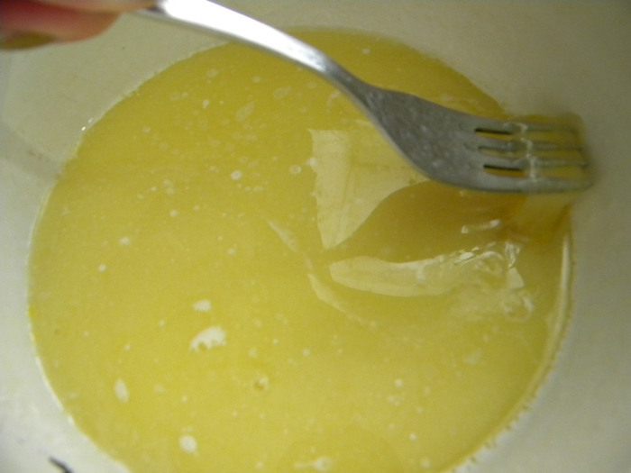 Масляный пирог с маринованной капустой