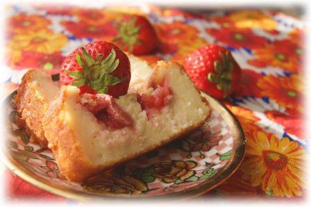 Творожный пирог с лимоном и клубникой 