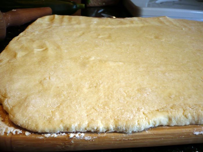 Рыбные тарталетки из слоеного теста на скорую руку