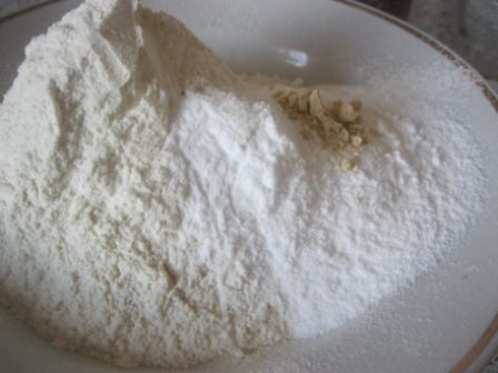 Пряный сливовый пирог с медом