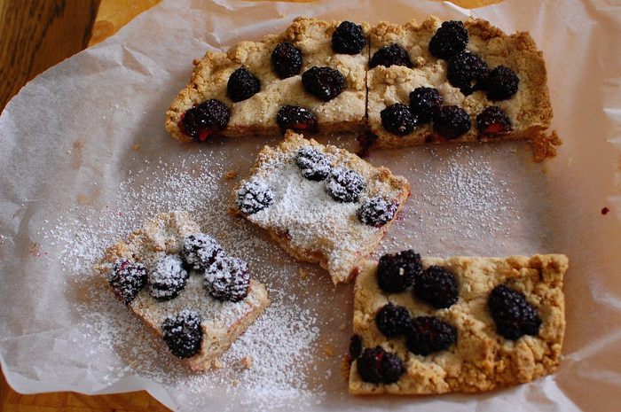 Песочные квадратики с ежевикой 