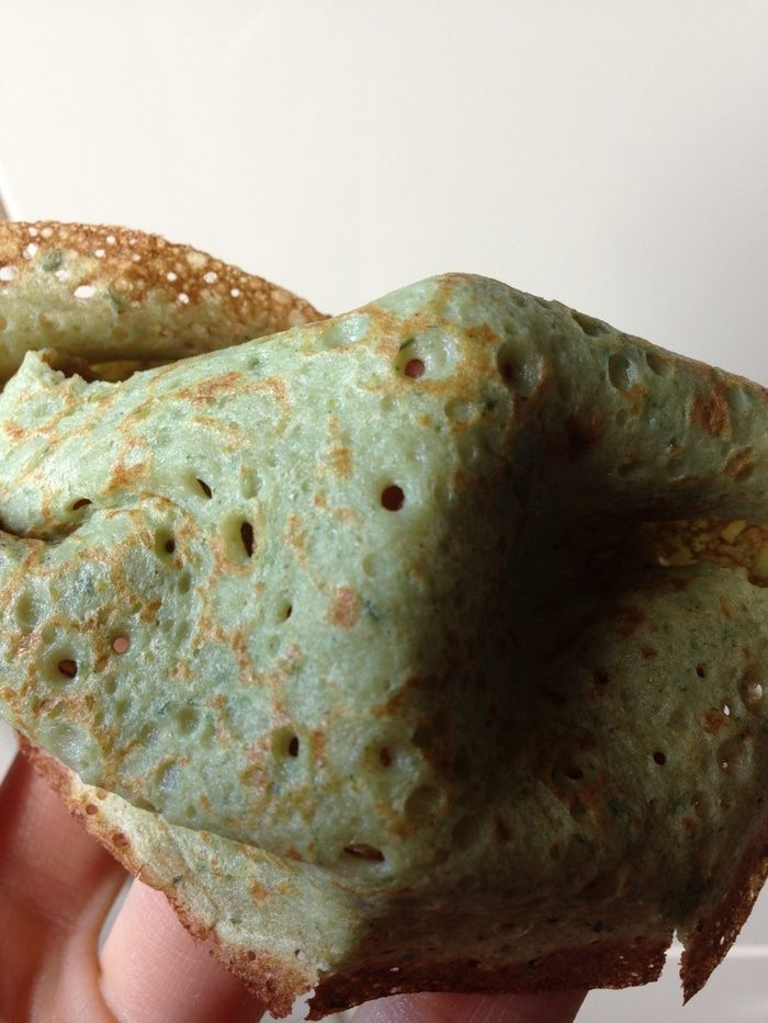 Ржаные блинчики на сыворотке со щавелем и петрушкой