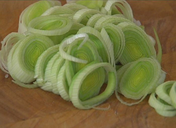 Капуста, тушенная с белыми грибами