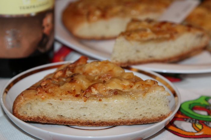 Лепешка с яблоком и сыром