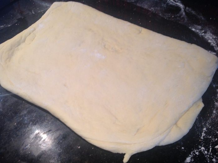 Слойки с щавелем, сыром и яйцом